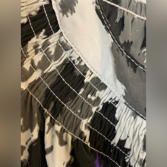 Dana Buchman Ladies Medium Blouse, Gray, Black, Purple hues, P2P 21, Preloved - Picture 8 of 9